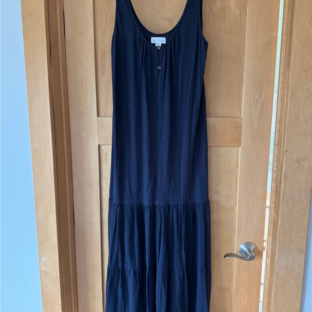 Velvet by Graham and Spencer Navy Maxi Dress Size M